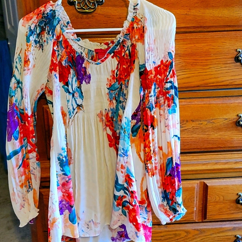 Sunny Leigh flowy tunic top